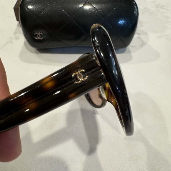 Authentic CHANEL sunglasses with case - Picture 5 of 13